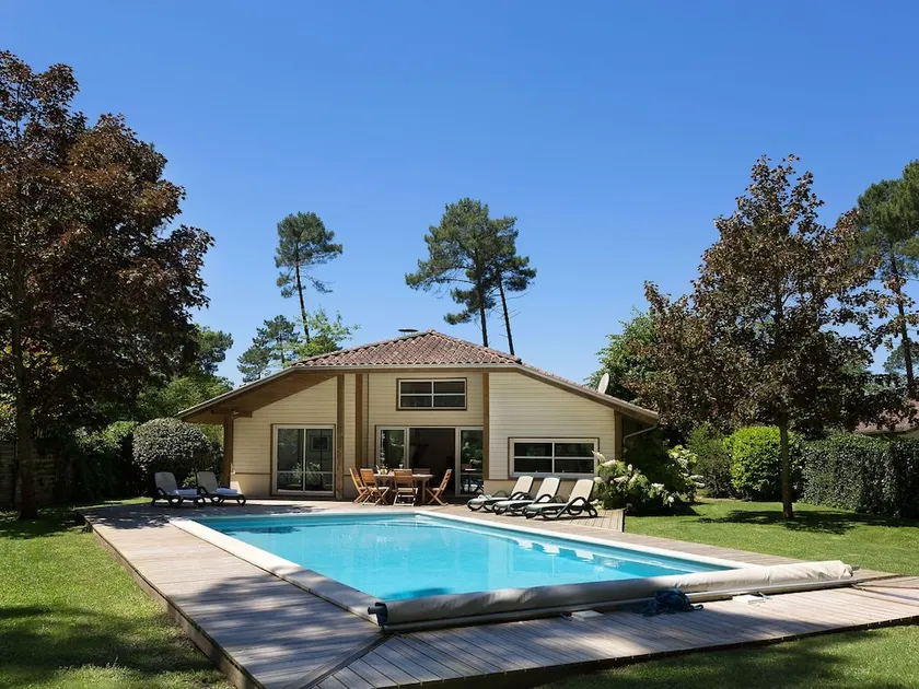 Villa with garden near Etang de Laprade - Image 1