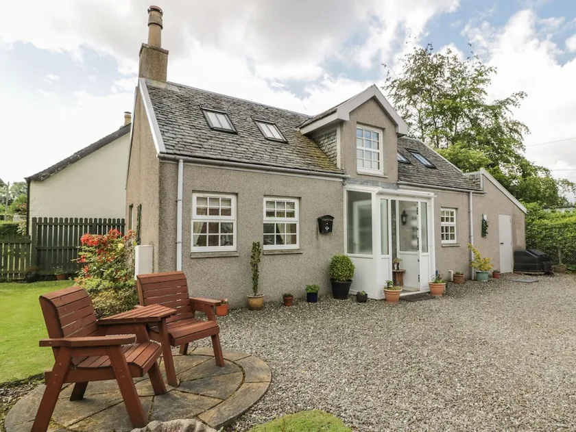 Tigh Beag - Image 1