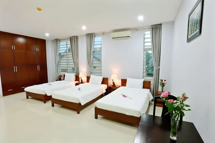 Gold House Hotel & Apartment - Image 1
