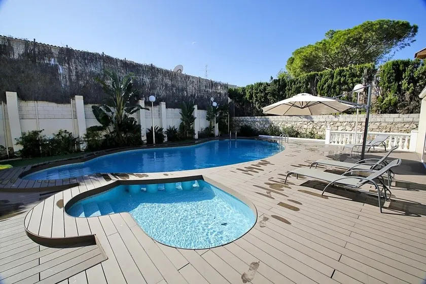 Luxurious Mansion - Image 1