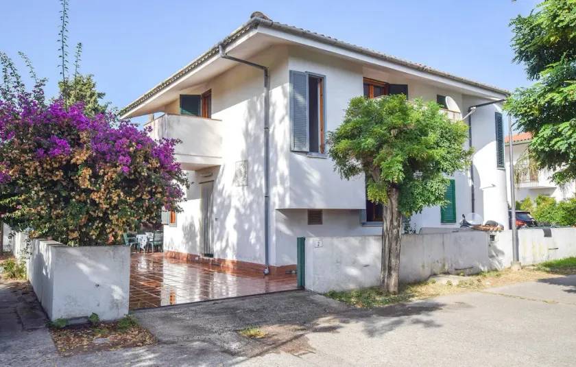 Nice Home in Nicotera Marina With 3 Bedrooms and Wifi - Image 1