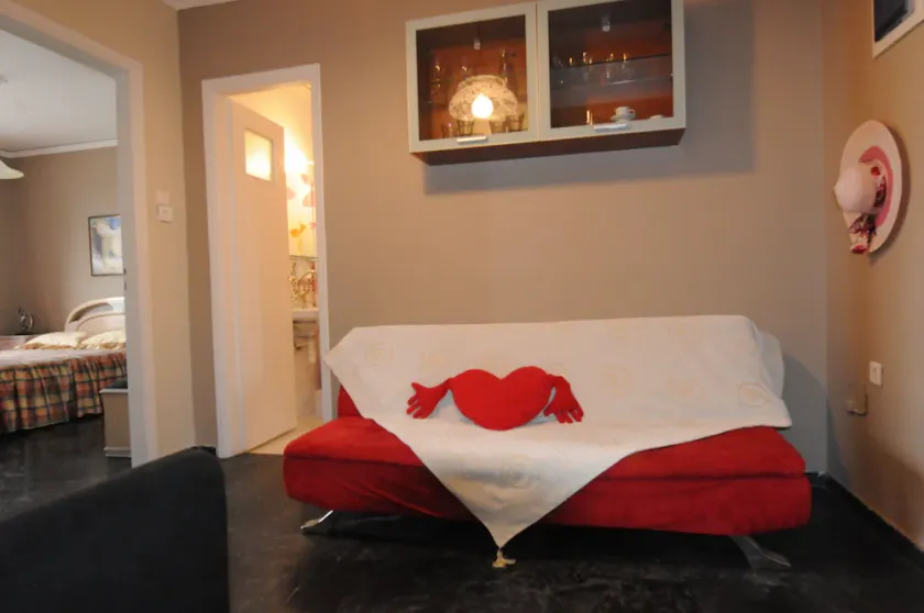 Kinetta Apartments - Image 1
