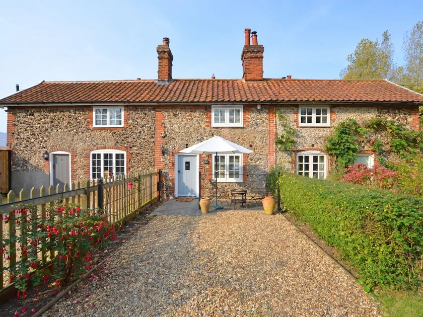 A Traditional yet Modern House With a Magnificent Garden and a Fantastic View - Image 1