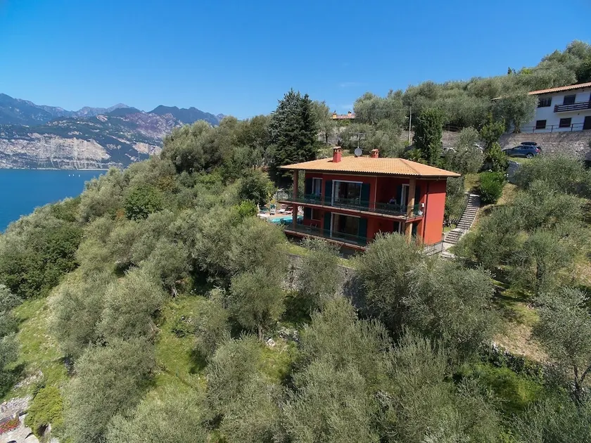 Villa with pool and beautiful lake view - Image 1