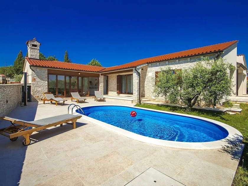 Child-friendly Villa With Swimming Pool in Marcana - Image 1