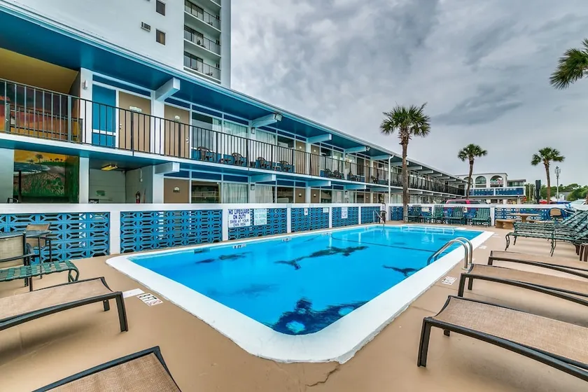 Sea Hawk Motel - Image 1