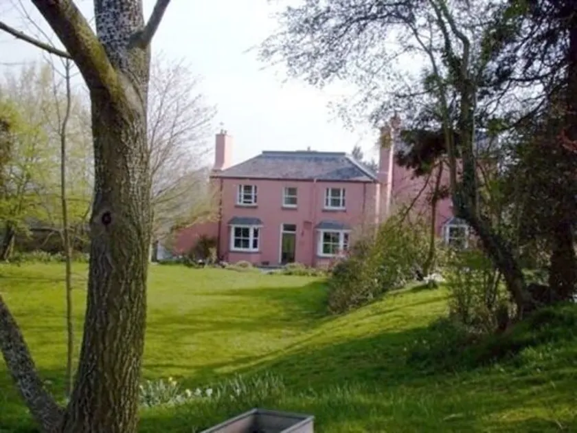 Thatch Close Cottages - Image 1