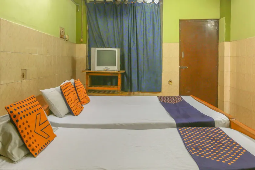 Spot ON 49012 New Adyar Guest House - Image 1