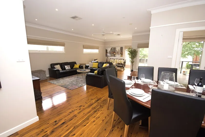 Best Central Accommodation - Image 1