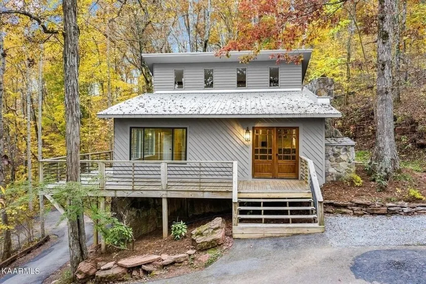 Stone Cottage - 3 Bedrooms, 1.5 Baths, Sleeps 6 2 Home by Redawning - Image 1