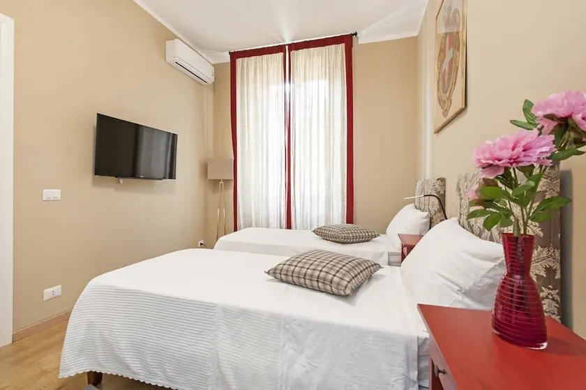 Kiss Inn - Image 1