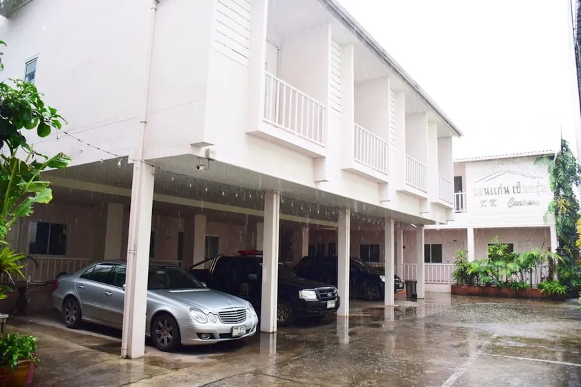 KK Centrum Hotel - Image 1