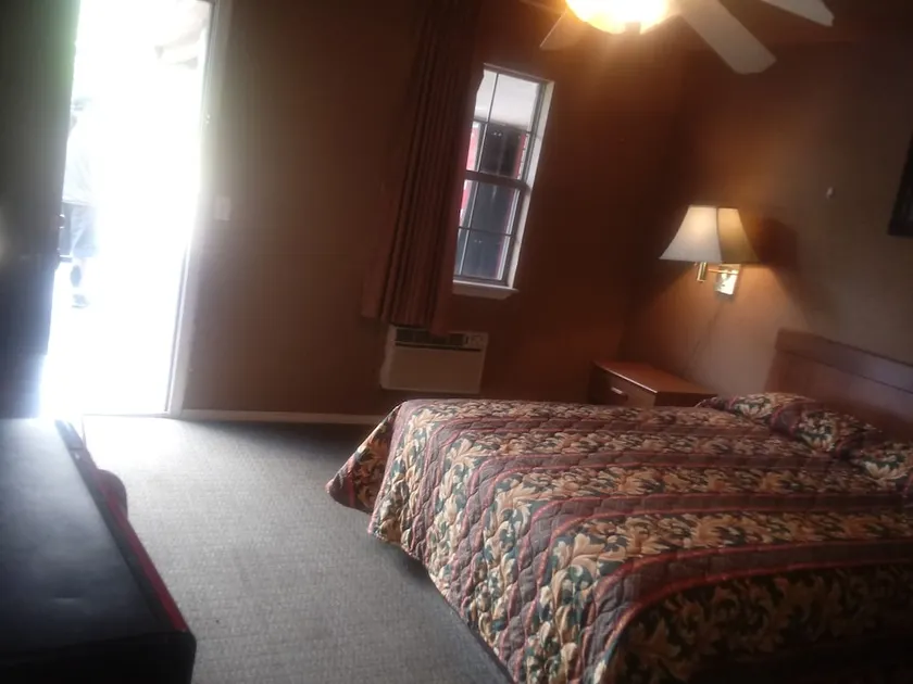 All Seasons Inn Motel And RV Park - Image 1