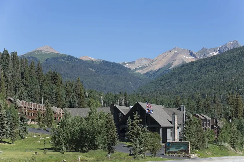 Cascade Village One Bedroom Condo by RedAwning - Image 1