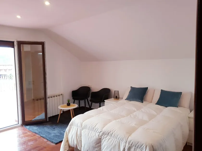 HSUITES96- VILLA UNIFAMILIAR- PARKING GRATIS - Image 1