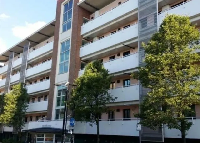 Clean Two Bedroom Apartment - Image 1