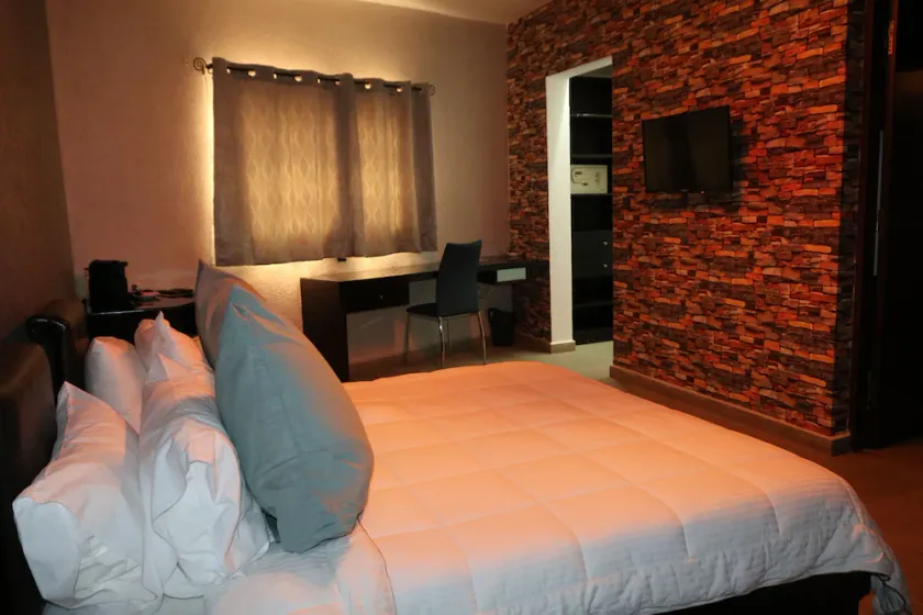 Freeman Hotel - Image 1