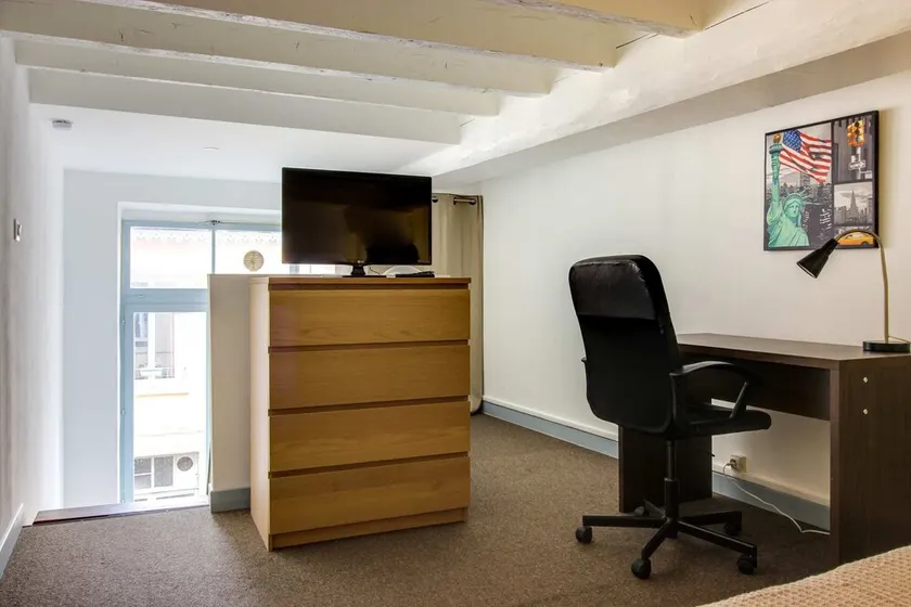 Beautiful Flat Fits 2 in Jules Ferry - Image 1