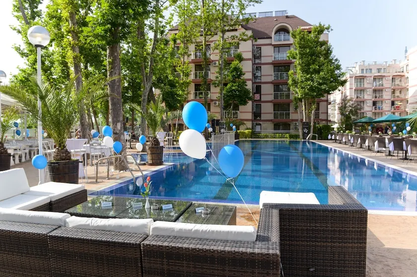 Tarsis Club & Spa Apartments - Image 1