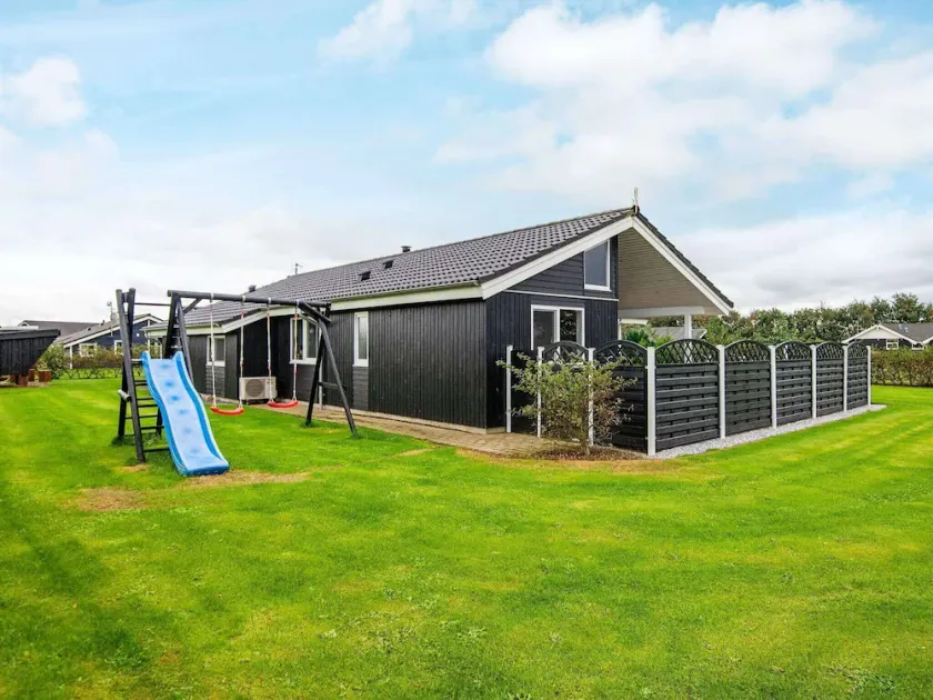 Quaint Holiday Home in Hemmet Jutland With Indoor Whirlpool - Image 1