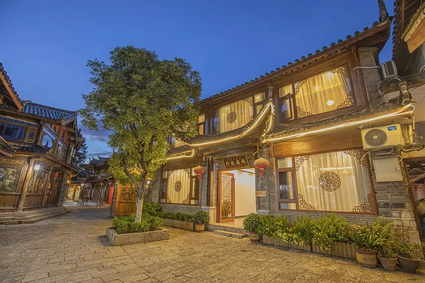 Wolong Inn - Image 1