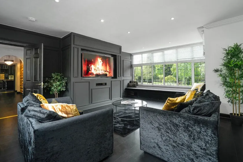 Luxury Designer Mansion in West Midlands Countryside - Image 1