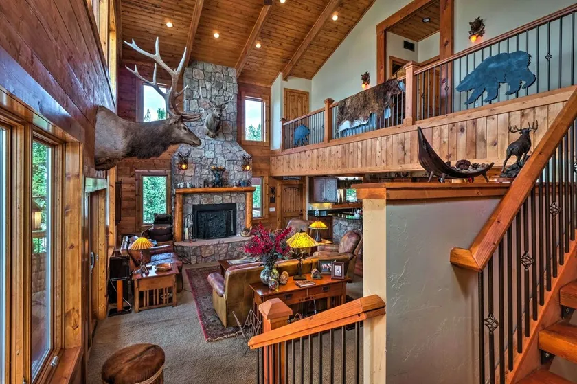 Luxury , Views, Hot Tub & Chef Kitchen 4 Bedroom Home by RedAwning - Image 1