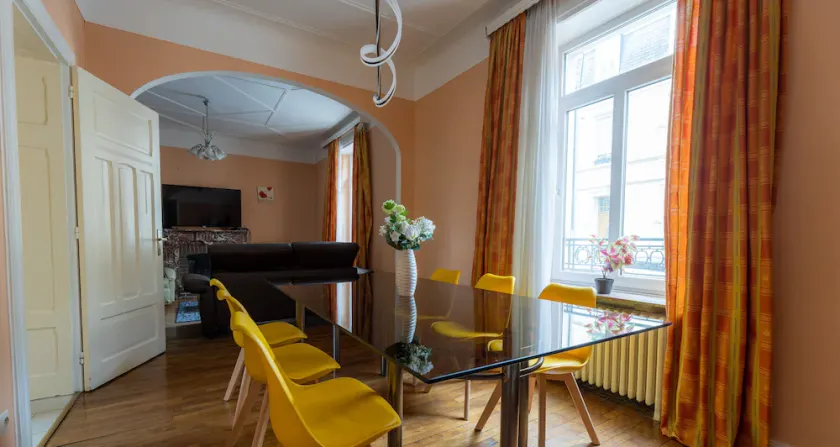 Splendid Townhome in Gare - Image 1