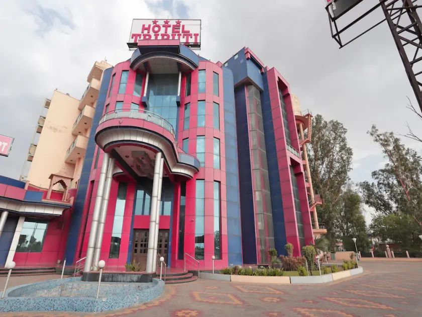 Hotel Triputi by OYO Rooms - Image 1