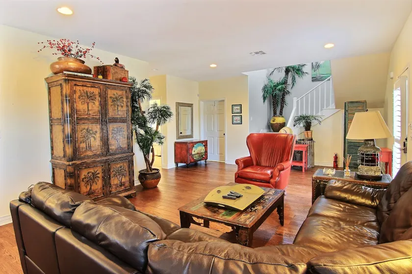 Port Amazing 4 Bedroom Home - Image 1