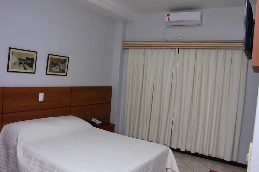 Metropole Palace Hotel - Image 1