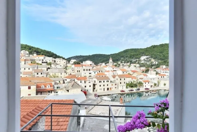 Holiday home Zarko - 50m to the sea - Image 1