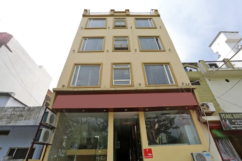 OYO 6976 Hotel Ganges Park - Image 1