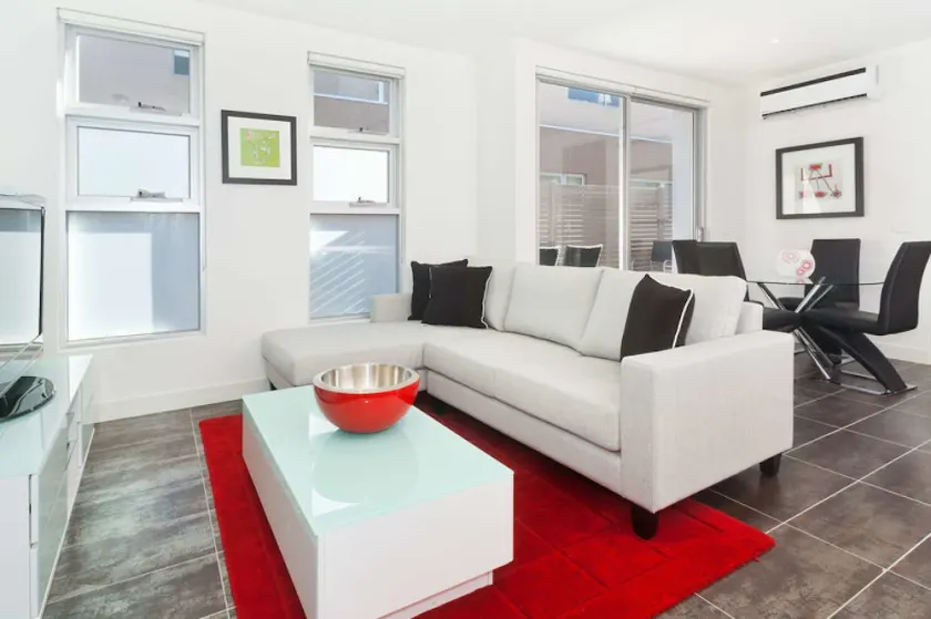Classy Central Caulfield - Image 1