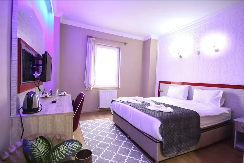 Casablanca Garden Hotel - Image 1