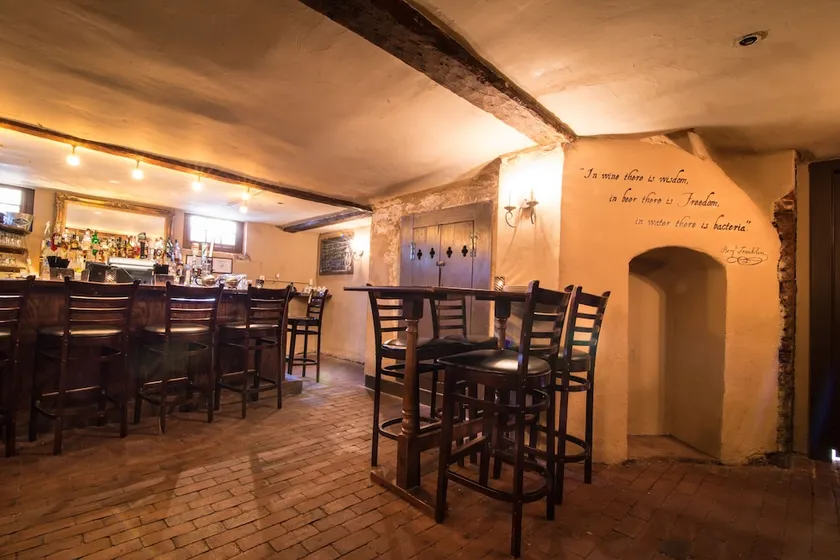 Reynolds Tavern - Image 1