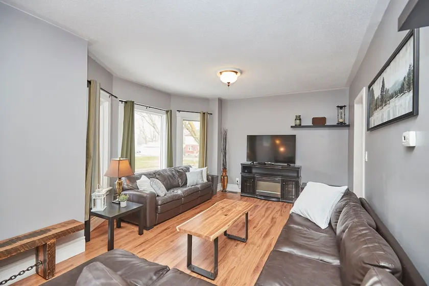 Niagara Falls Family Haven - Image 1