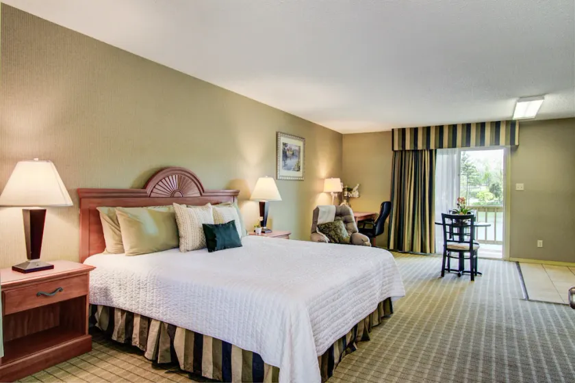 Long Island Lake Resort - Image 1