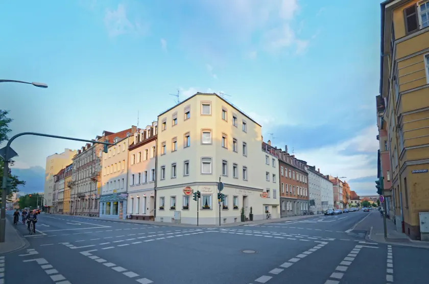 König Humbert Garni - Image 1
