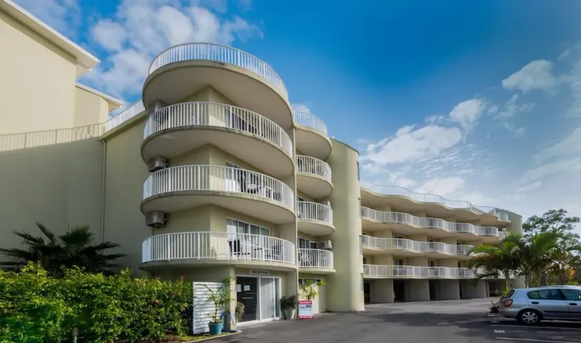 Cabarita Lake Apartments - Image 1