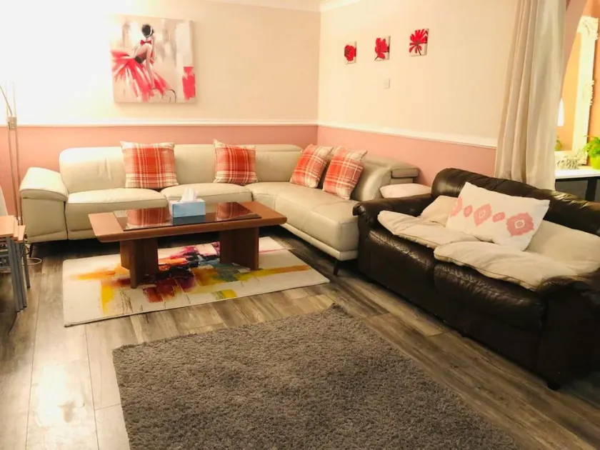 Lovely 4BD House in Newcastle on Tyne - Image 1