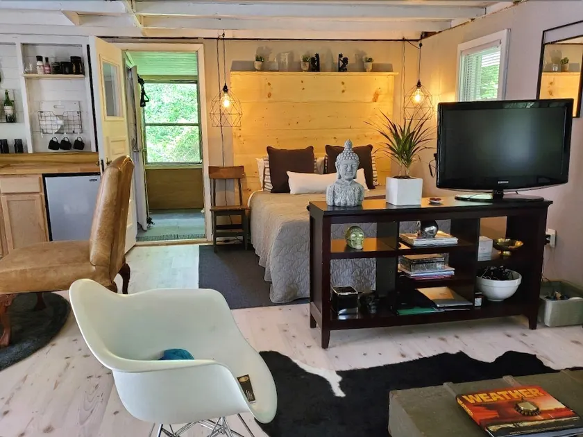 Paradise Pine Getaway Cabins - Image 1