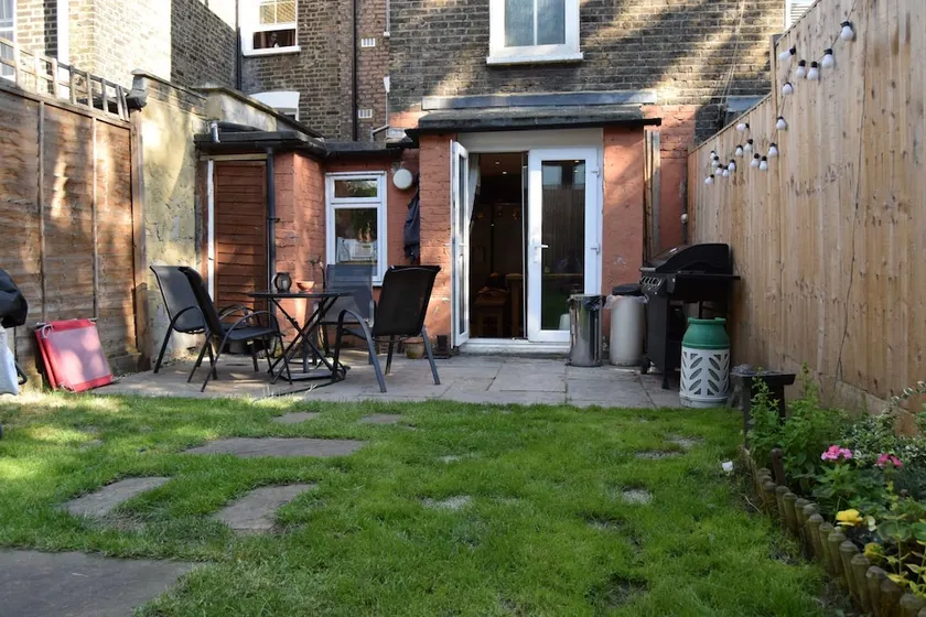 Country Style 3 Bedroom Victorian House - Image 1
