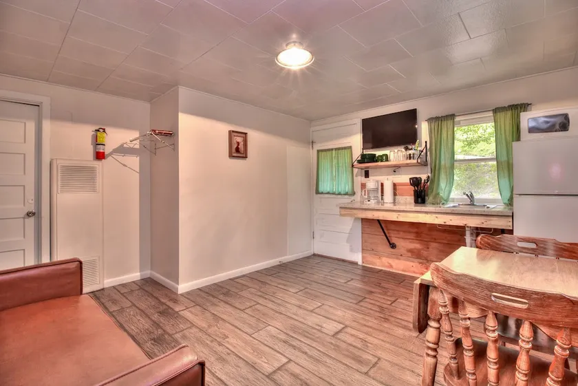 Robins Roost - Image 1