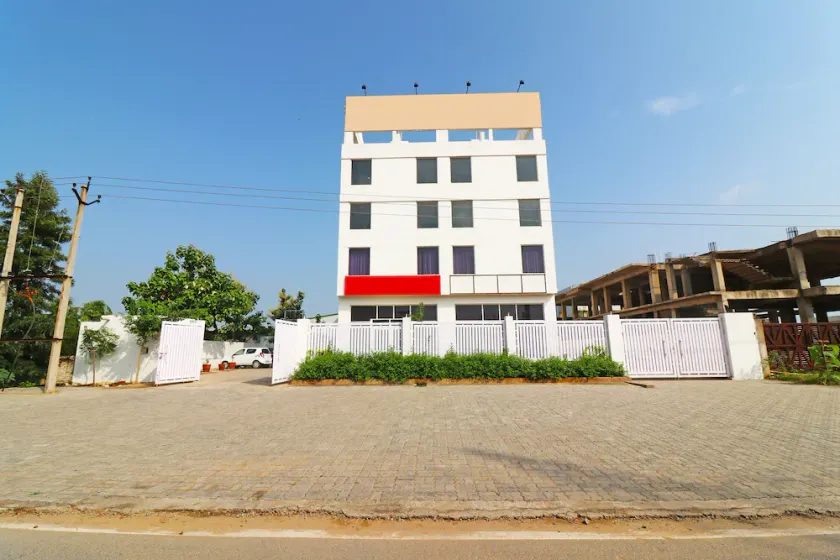 Hotel Nano by OYO Rooms - Image 1