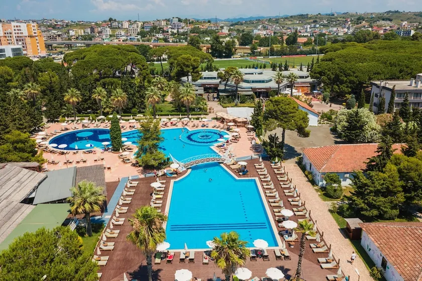 TROPIKAL RESORT - Image 1