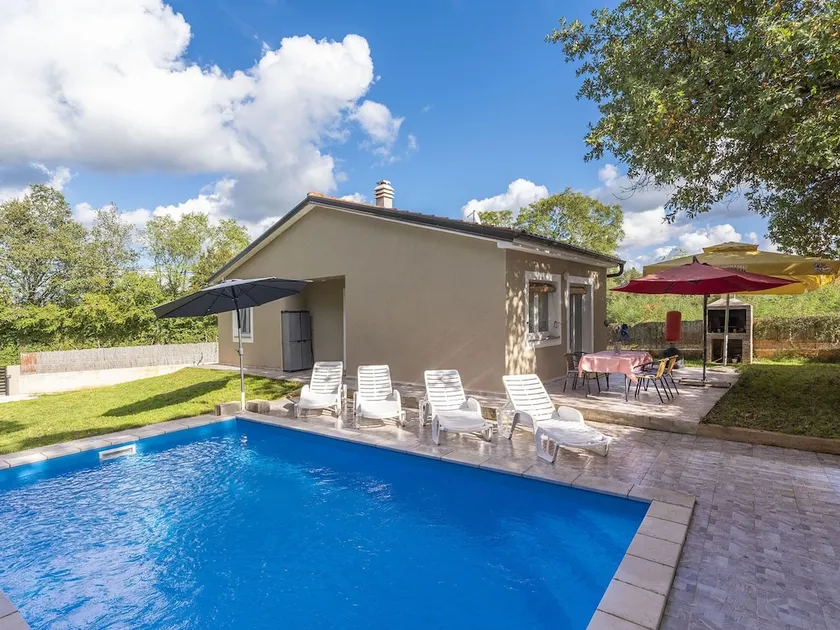 Holiday House for 4-5 Persons With Private Pool Near Rovinj - Image 1