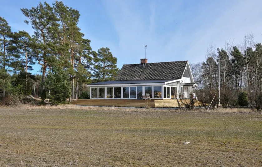 Amazing Home in Säffle With Wifi, Private Swimming Pool and 5 Bedrooms - Image 1