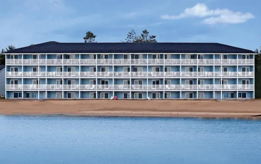 Fairview Beachfront Inn & Waterpark - Image 1