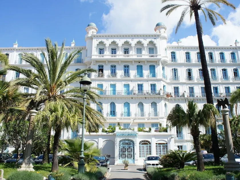L'orient Palace Apartments - Image 1